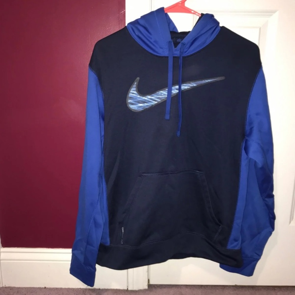 Nike Therma Hoodie Boys size Small